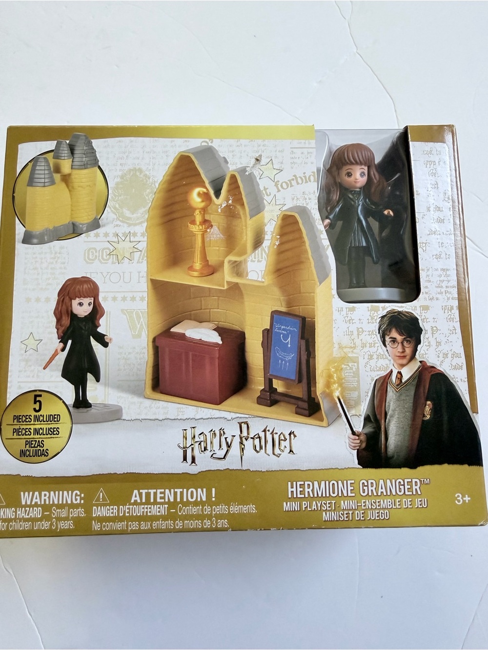 Warner Bros. Hermione Granger Mini Playset - Yellow and Brown Accents